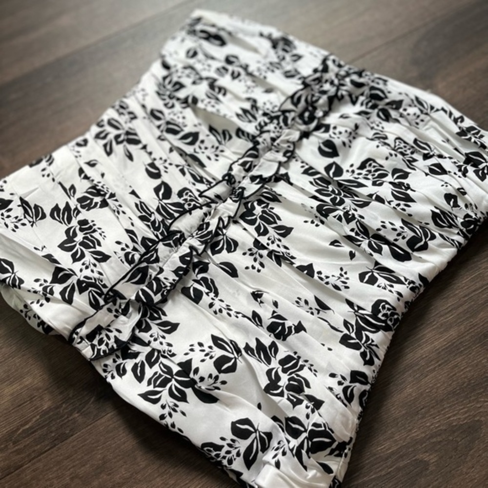 White House black market bustier